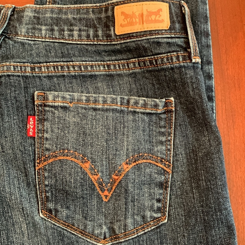 Levi straight leg 525 “perfect waist” style women’s jeans, size 12